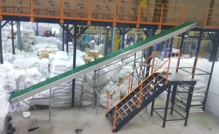 Inclined Conveyor for industrial automation