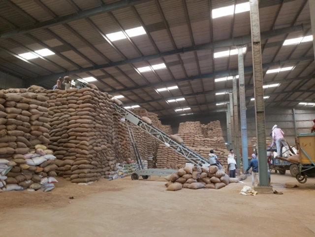 bag stacker conveyor for stacking at mezzanine or high heights