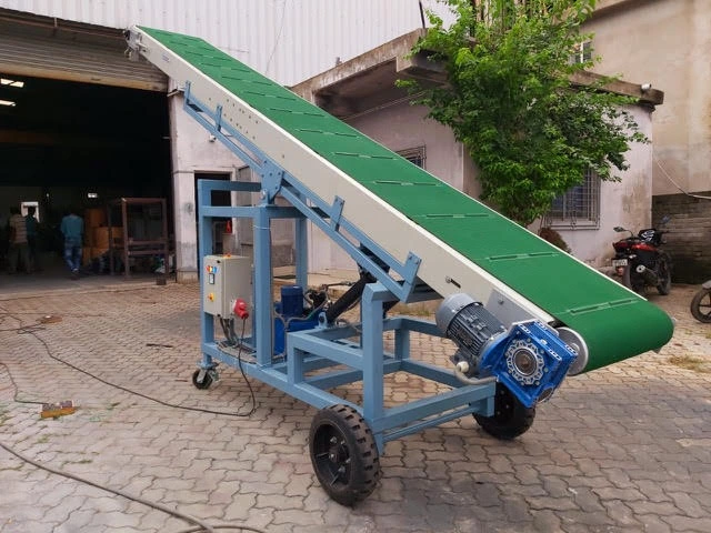 Our portable truck loading conveyors are robust and easy to operate.