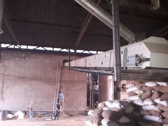 Trough conveyors for handling a wide range of products such as grains, minerals, ash, tea etc