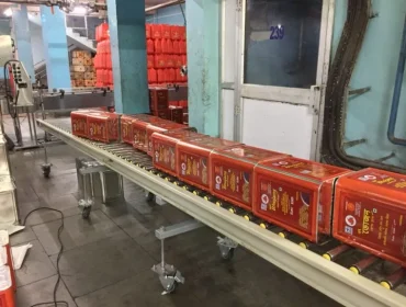 Jar handling conveyor for handling jars